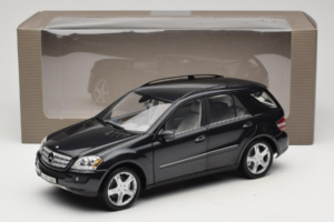 Mercedes ML W164 Obsidian Black Edizione Concessionaria Minichamps 1:18 B66962321 Pressofusione — immagine 8 di 8