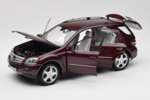 Mercedes ML W164 Red Metallic Minichamps 1:18 150034500 Pressofusione — immagine 2 di 8