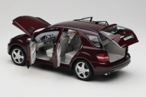 Mercedes ML W164 Red Metallic Minichamps 1:18 150034500 Pressofusione — immagine 5 di 8