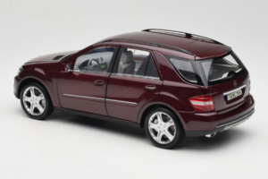Mercedes ML W164 Red Metallic Minichamps 1:18 150034500 Pressofusione — immagine 7 di 8