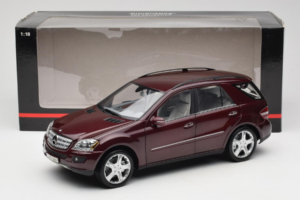 Mercedes ML W164 Red Metallic Minichamps 1:18 150034500 Pressofusione — immagine 8 di 8