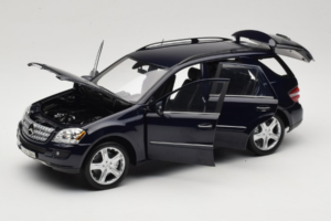 Mercedes ML W164 Tanzanite Blue Edizione Concessionaria Minichamps 1:18 B66962322 Pressofusione — immagine 2 di 8