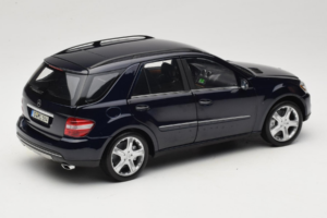 Mercedes ML W164 Tanzanite Blue Edizione Concessionaria Minichamps 1:18 B66962322 Pressofusione — immagine 3 di 8