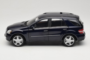 Mercedes ML W164 Tanzanite Blue Edizione Concessionaria Minichamps 1:18 B66962322 Pressofusione — immagine 4 di 8