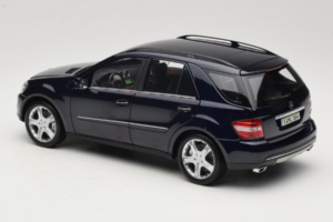 Mercedes ML W164 Tanzanite Blue Edizione Concessionaria Minichamps 1:18 B66962322 Pressofusione — immagine 7 di 8