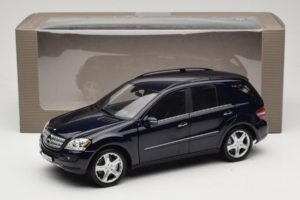 Mercedes ML W164 Tanzanite Blue Edizione Concessionaria Minichamps 1:18 B66962322 Pressofusione — immagine 8 di 8