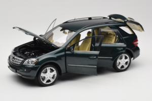 Mercedes ML W164 Green Metallic Minichamps 1:18 150034502 Pressofusione — immagine 2 di 8