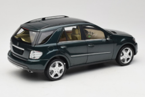 Mercedes ML W164 Green Metallic Minichamps 1:18 150034502 Pressofusione — immagine 3 di 8