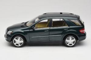 Mercedes ML W164 Green Metallic Minichamps 1:18 150034502 Pressofusione — immagine 4 di 8