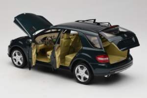 Mercedes ML W164 Green Metallic Minichamps 1:18 150034502 Pressofusione — immagine 5 di 8