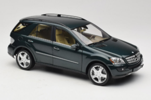 Mercedes ML W164 Green Metallic Minichamps 1:18 150034502 Pressofusione — immagine 6 di 8