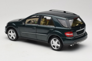 Mercedes ML W164 Green Metallic Minichamps 1:18 150034502 Pressofusione — immagine 7 di 8