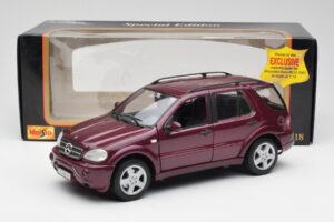Mercedes ML55 AMG W163 Viola Maisto 1:18 31876 Pressofusione — immagine 8 di 8