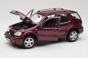 Mercedes ML55 AMG W163 Rosso Maisto 1:18 50348 Pressofusione — immagine 2 di 8
