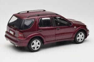 Mercedes ML55 AMG W163 Rosso Maisto 1:18 50348 Pressofusione — immagine 3 di 8