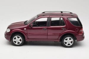 Mercedes ML55 AMG W163 Rosso Maisto 1:18 50348 Pressofusione — immagine 4 di 8