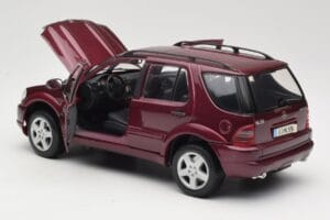 Mercedes ML55 AMG W163 Rosso Maisto 1:18 50348 Pressofusione — immagine 5 di 8