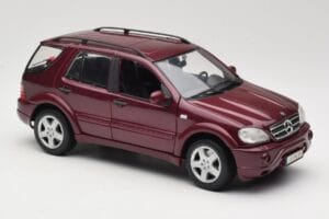 Mercedes ML55 AMG W163 Rosso Maisto 1:18 50348 Pressofusione — immagine 6 di 8