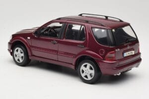 Mercedes ML55 AMG W163 Rosso Maisto 1:18 50348 Pressofusione — immagine 7 di 8