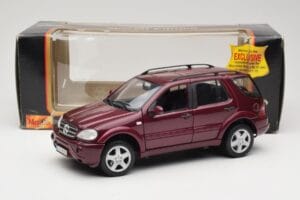 Mercedes ML55 AMG W163 Rosso Maisto 1:18 50348 Pressofusione — immagine 8 di 8