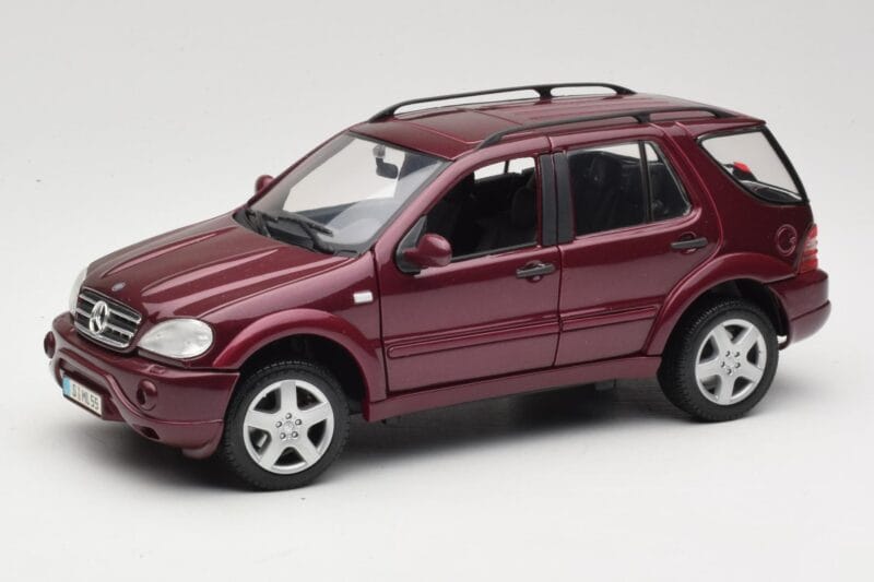 Mercedes ML55 AMG W163 Rosso Maisto 1:18 50348 Pressofusione