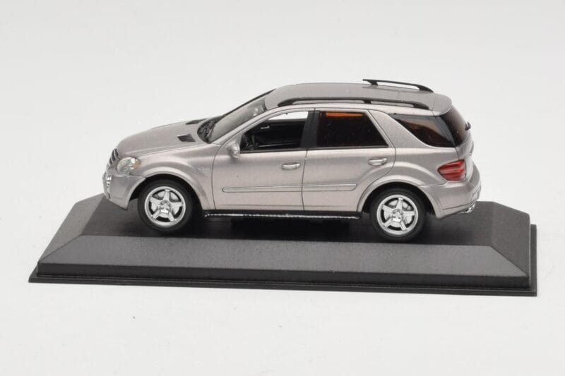 Mercedes ML63 AMG W164 Grigio Metallizzato Minichamps 1:43 400034570 Pressofusione