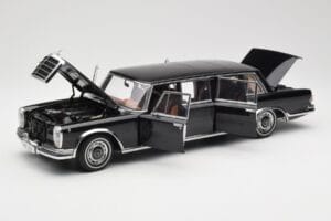 Mercedes 600 Pullman W100 Nero AUTOart 1:18 76197 Pressofusione — immagine 2 di 8