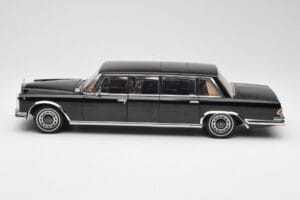 Mercedes 600 Pullman W100 Nero AUTOart 1:18 76197 Pressofusione — immagine 4 di 8
