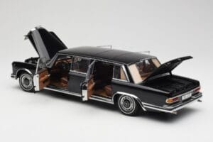 Mercedes 600 Pullman W100 Nero AUTOart 1:18 76197 Pressofusione — immagine 5 di 8