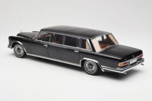 Mercedes 600 Pullman W100 Nero AUTOart 1:18 76197 Pressofusione — immagine 7 di 8