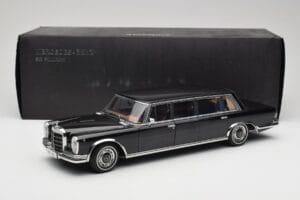 Mercedes 600 Pullman W100 Nero AUTOart 1:18 76197 Pressofusione — immagine 8 di 8