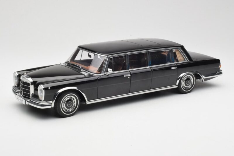 Mercedes 600 Pullman W100 Nero AUTOart 1:18 76197 Pressofusione