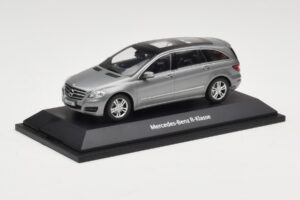 Mercedes R-Class W251 Palladium Silver Metallic Minichamps 1:43 B66960055 Pressofusione — immagine 2 di 4