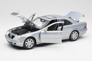 Mercedes S-Class W220 Azzurro Maisto 1:18 56050 Pressofusione — immagine 2 di 8