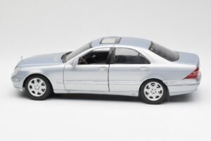 Mercedes S-Class W220 Azzurro Maisto 1:18 56050 Pressofusione — immagine 4 di 8