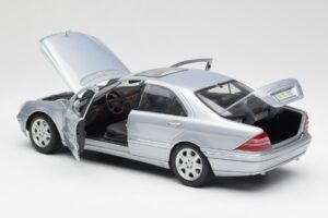 Mercedes S-Class W220 Azzurro Maisto 1:18 56050 Pressofusione — immagine 5 di 8