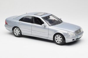 Mercedes S-Class W220 Azzurro Maisto 1:18 56050 Pressofusione — immagine 6 di 8