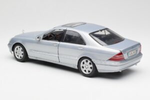 Mercedes S-Class W220 Azzurro Maisto 1:18 56050 Pressofusione — immagine 7 di 8