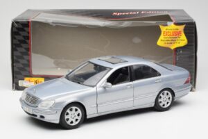 Mercedes S-Class W220 Azzurro Maisto 1:18 56050 Pressofusione — immagine 8 di 8