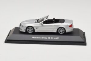 Mercedes SL 63 AMG R230 Silver Metallic Minichamps 1:43 B66960018 Pressofusione