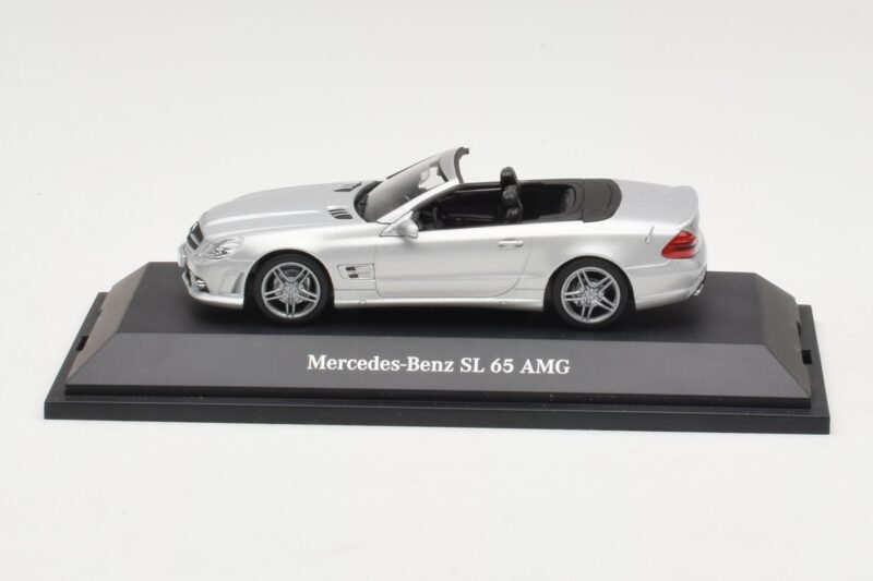 Mercedes SL 65 AMG R230 Argento Minichamps 1:43 Mercedes SL 65 AMG R230 Argento Minichamps 1:43 B66960601 Pressofusione