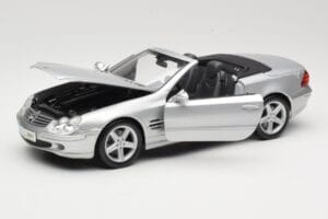 Mercedes SL R230 Argento Maisto 1:18 B66962125 Pressofusione — immagine 2 di 8