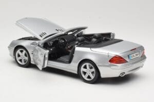 Mercedes SL R230 Argento Maisto 1:18 B66962125 Pressofusione — immagine 5 di 8