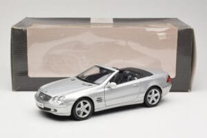 Mercedes SL R230 Argento Maisto 1:18 B66962125 Pressofusione — immagine 8 di 8