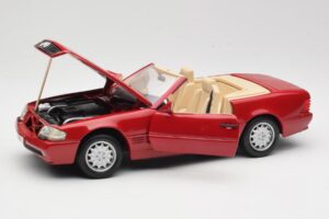 Mercedes SL500 R129 Rosso Revell 1:18 08927 Pressofusione — immagine 2 di 8