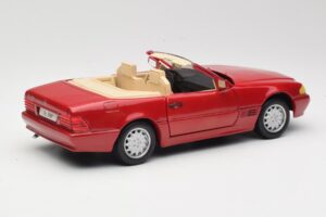 Mercedes SL500 R129 Rosso Revell 1:18 08927 Pressofusione — immagine 3 di 8