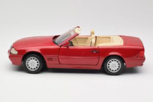 Mercedes SL500 R129 Rosso Revell 1:18 08927 Pressofusione — immagine 4 di 8
