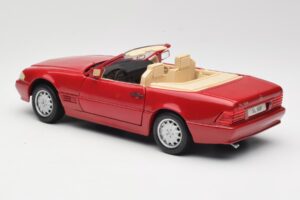 Mercedes SL500 R129 Rosso Revell 1:18 08927 Pressofusione — immagine 7 di 8