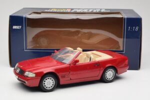 Mercedes SL500 R129 Rosso Revell 1:18 08927 Pressofusione — immagine 8 di 8