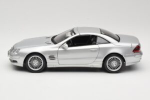 Mercedes SL55 AMG R230 Argento Maisto 1:18 36894 Pressofusione — immagine 4 di 8